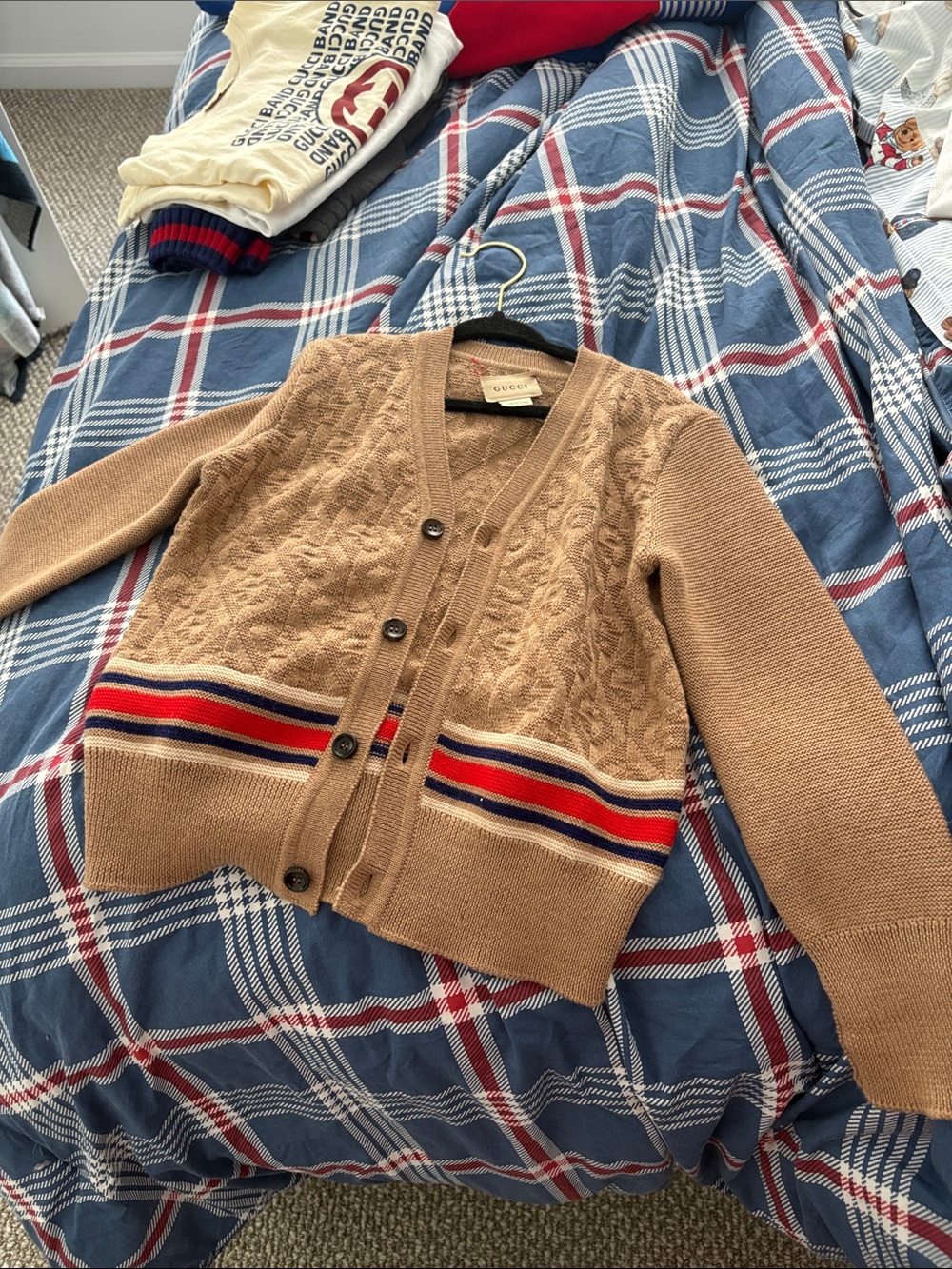 Unisex Gucci Tan Cable-Knit Cardigan with Red and Navy Stripe